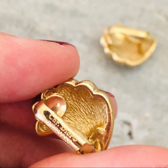 ♥️ Dior ♥️ Gold Clip Earrings - Picture 4 of 6